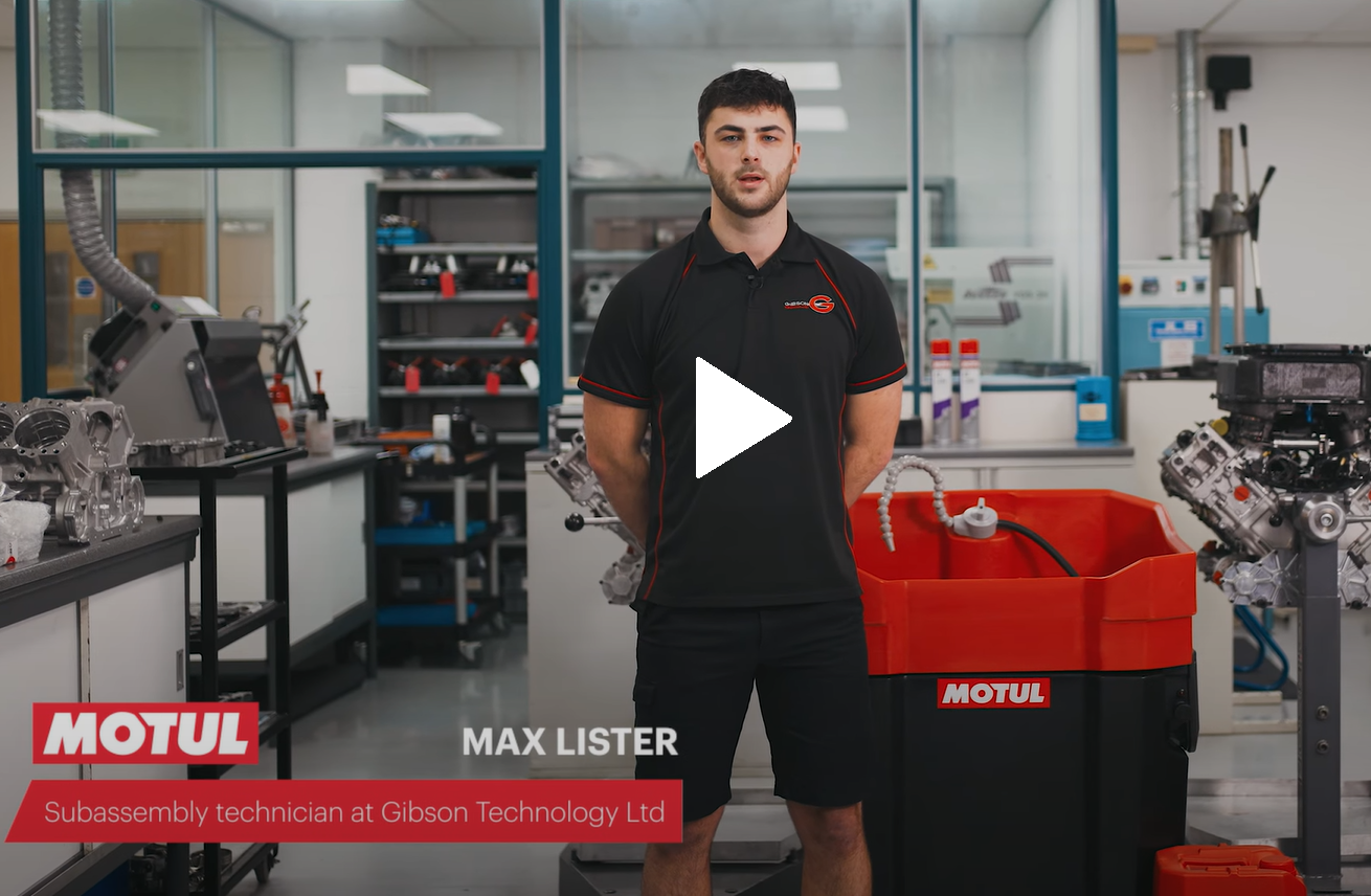 Cleaning high performance parts MotulTech